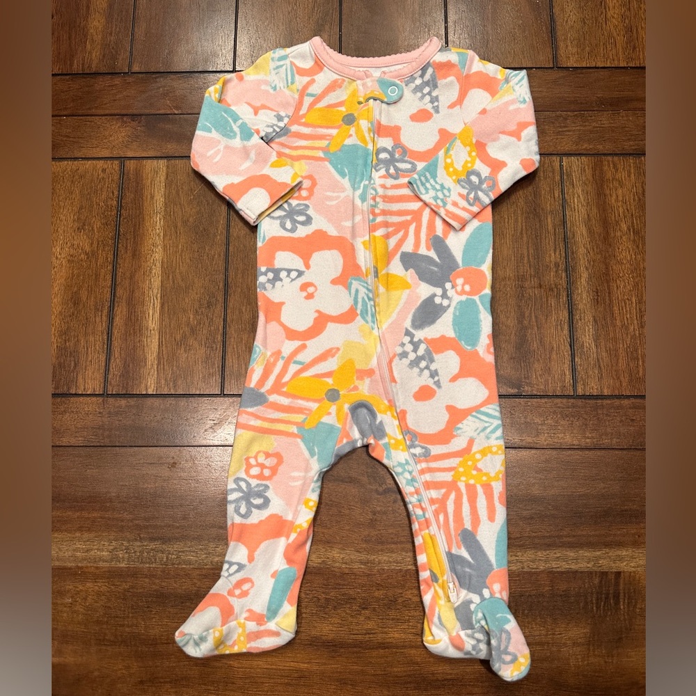 Lightly used! Carter’s Spring Footsie sz 9M